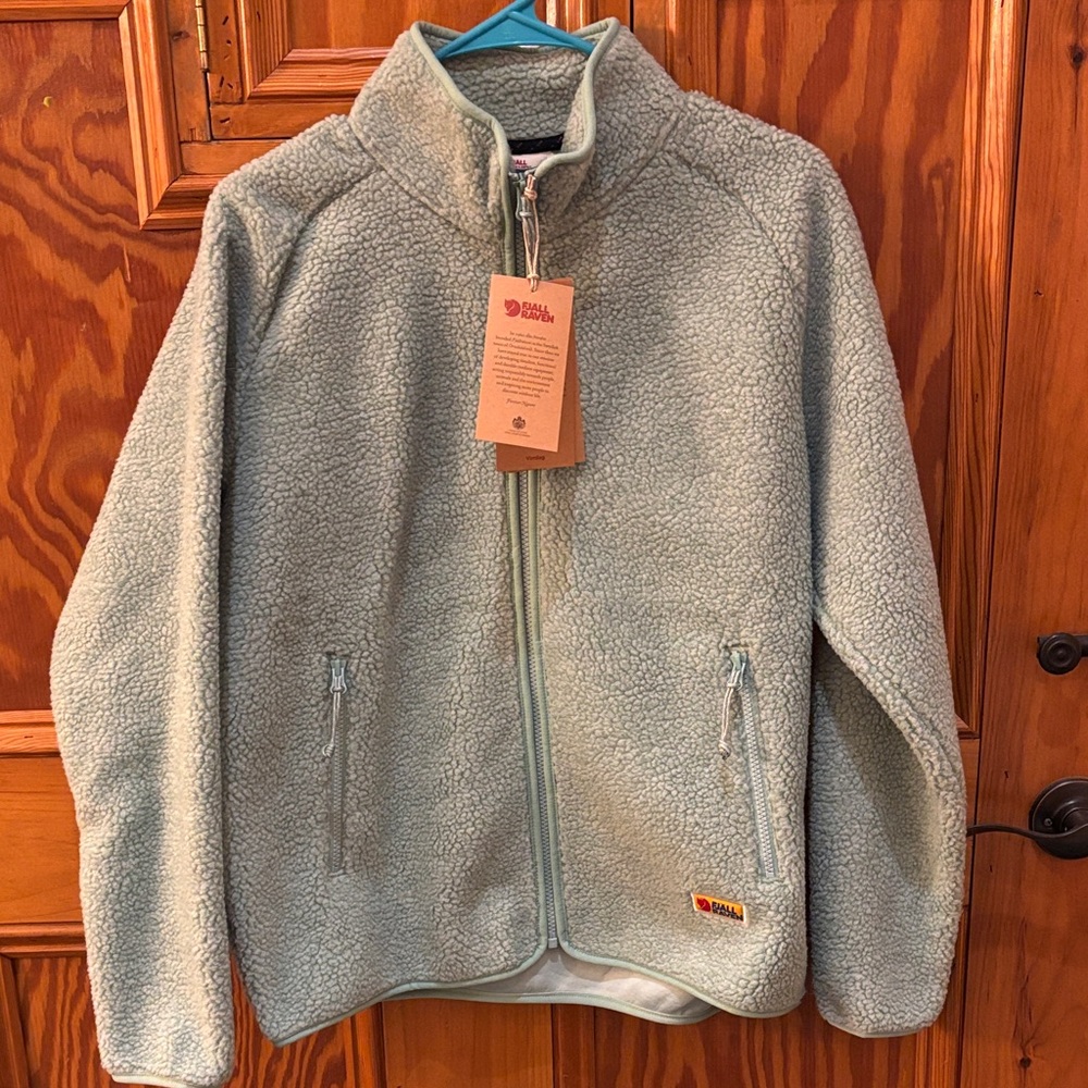 NWT Women’s medium Fjall Raven Vardag pile fleece jacket
